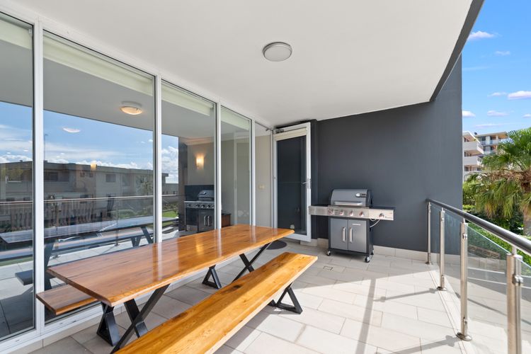 Oasis, Unit 3/5 Laman Street