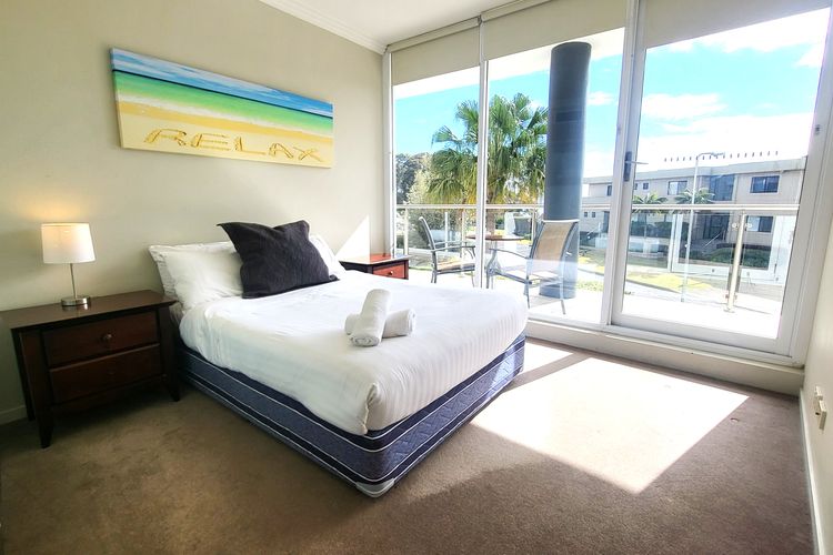 Oasis, Unit 3/5 Laman Street