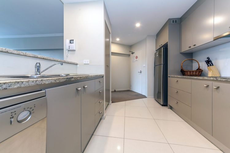 Oasis, Unit 3/5 Laman Street