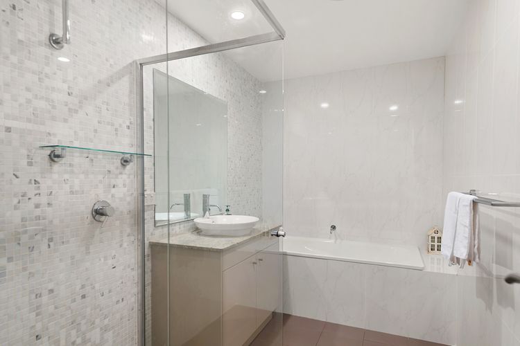 Oasis, Unit 3/5 Laman Street