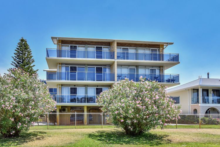 The Helm, 3/22 Voyager Close