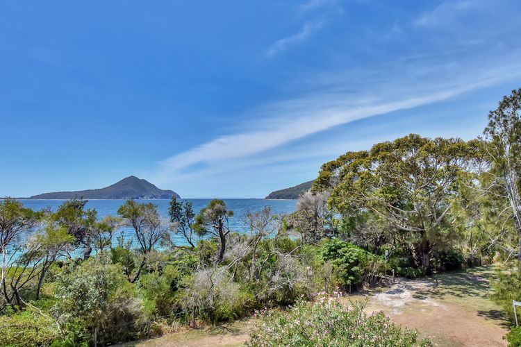 The Helm, 3/22 Voyager Close