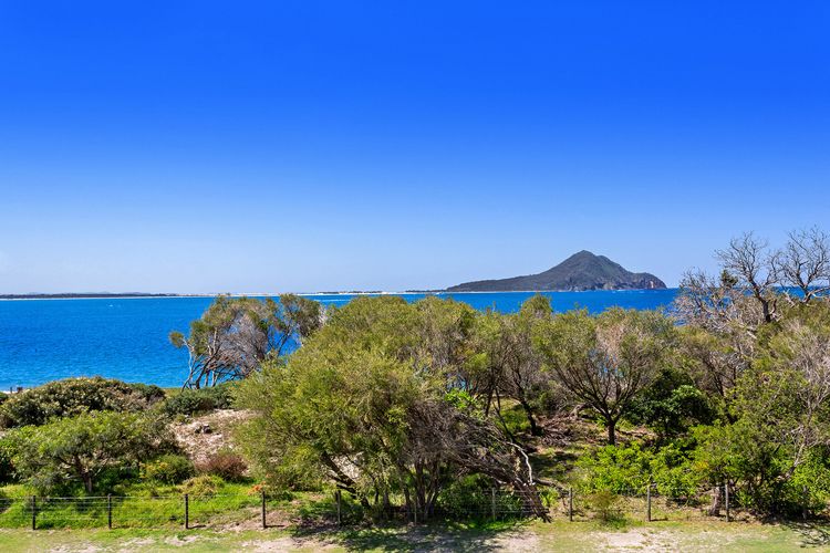 The Helm, 3/22 Voyager Close