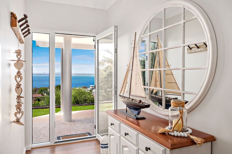 Phuza Maningi, 17 Myan Close