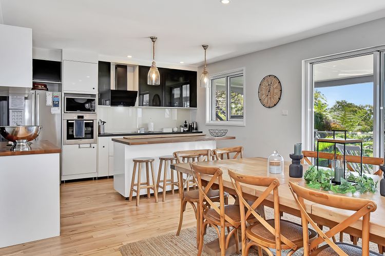 Phuza Maningi, 17 Myan Close