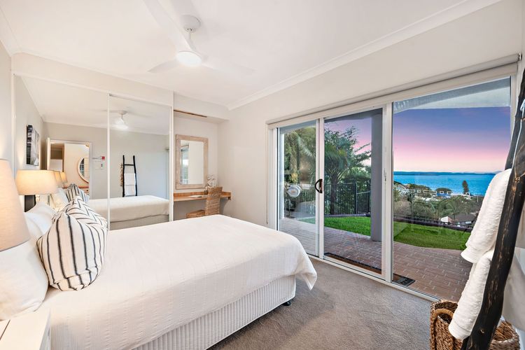 Phuza Maningi, 17 Myan Close