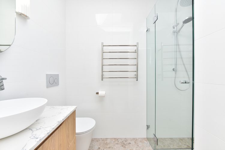 Phuza Maningi, 17 Myan Close