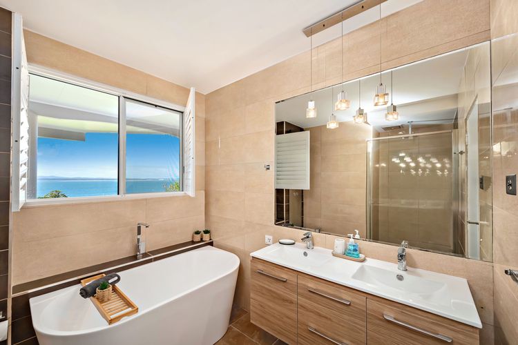 Phuza Maningi, 17 Myan Close