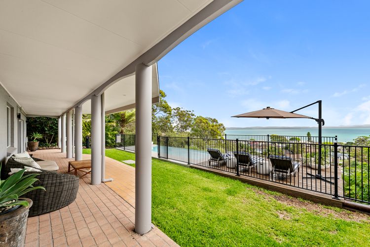 Phuza Maningi, 17 Myan Close