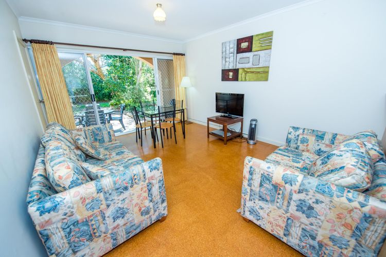 Shoal Bay Avenue, Unit 1/7