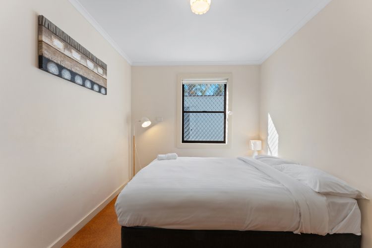 Shoal Bay Avenue 7