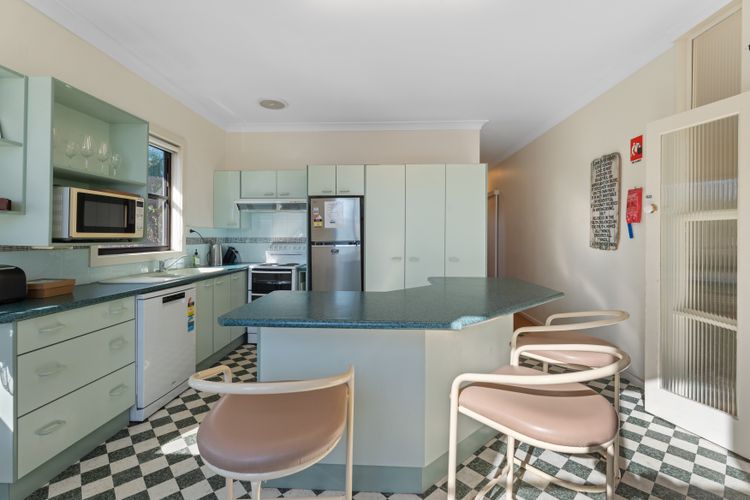 Shoal Bay Avenue 7
