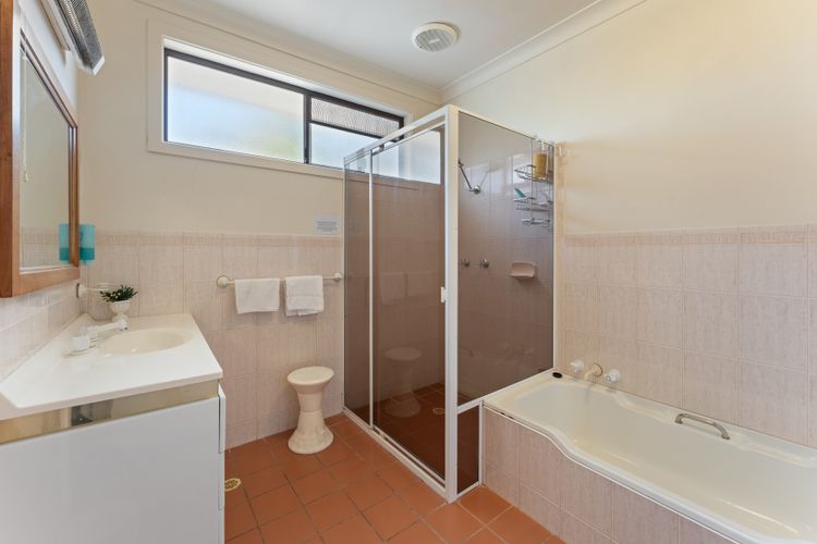 Shoal Bay Avenue 7