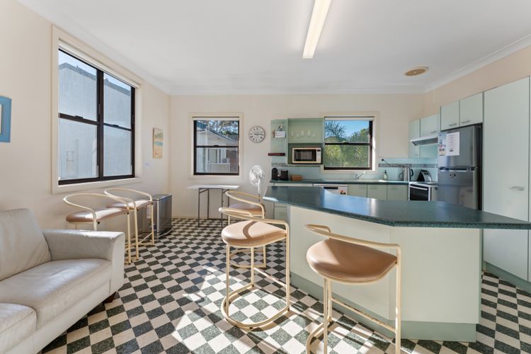 Shoal Bay Avenue 7