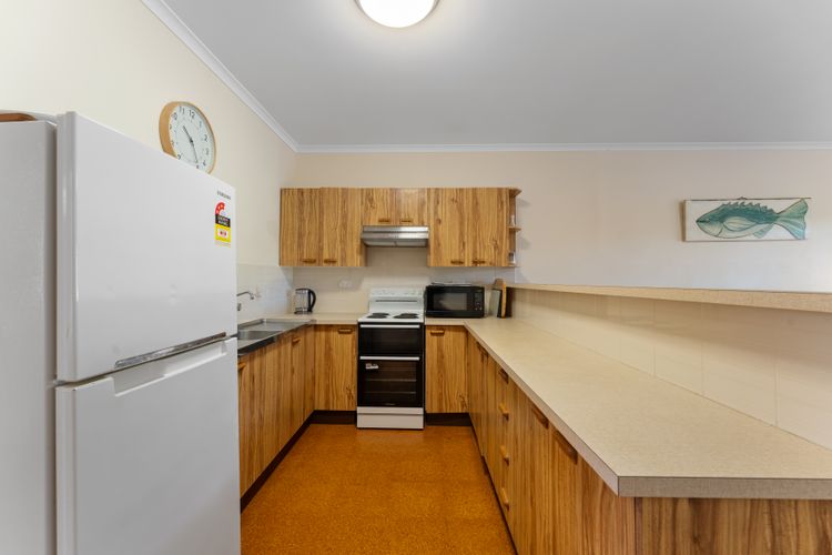 Shoal Bay Avenue 7