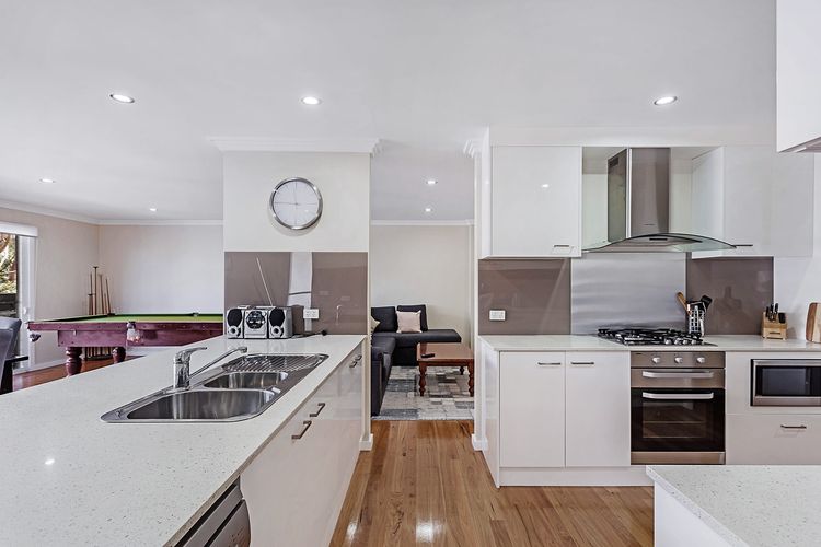 Stella’s at the Bay