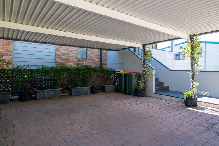 Family Retreat with water views at Corlette