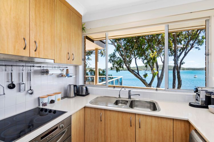 Waterfront Apartment – Soldiers Point