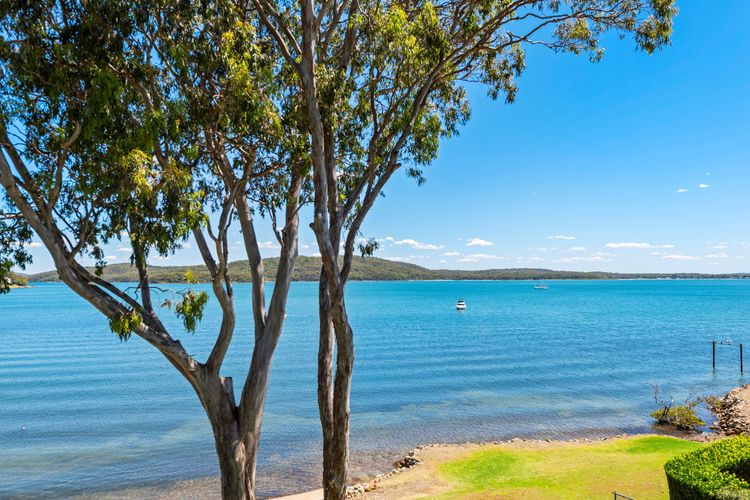 Waterfront Apartment – Soldiers Point