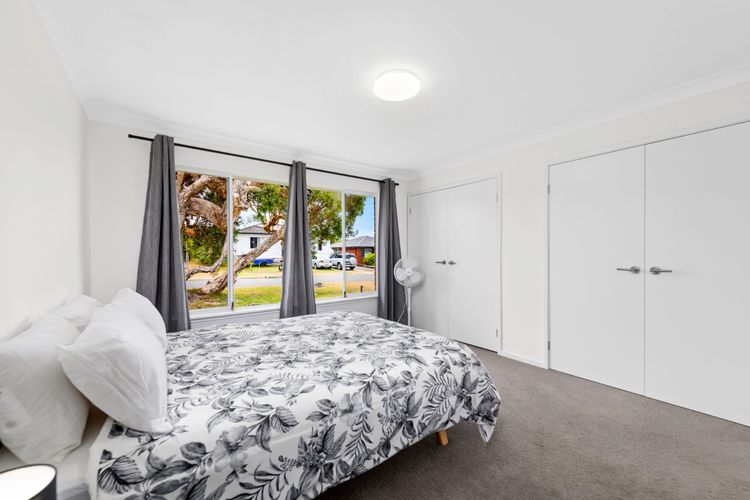 Bedroom 1: Queen bed, built-in robe, and an ensuite with rain shower head and toilet.