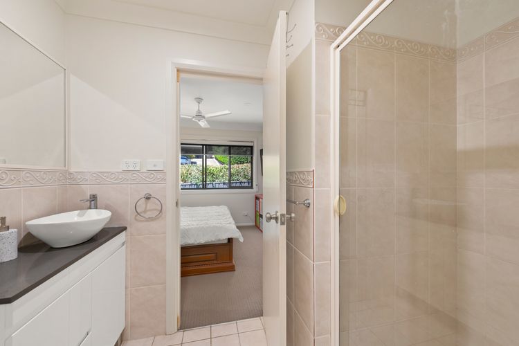 Ensuite bathroom for Bedroom 2