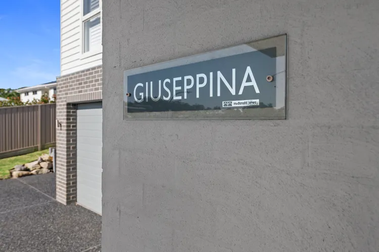 Giuseppina 3 Ebb Tide Way Corlette