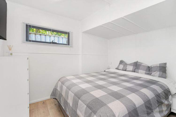 Bedroom with a queen bed