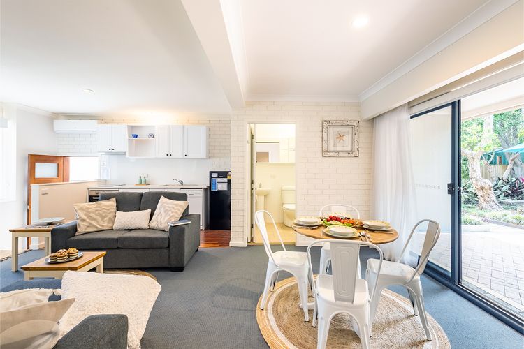 Maestral II – Beachside Villa with Private Garden