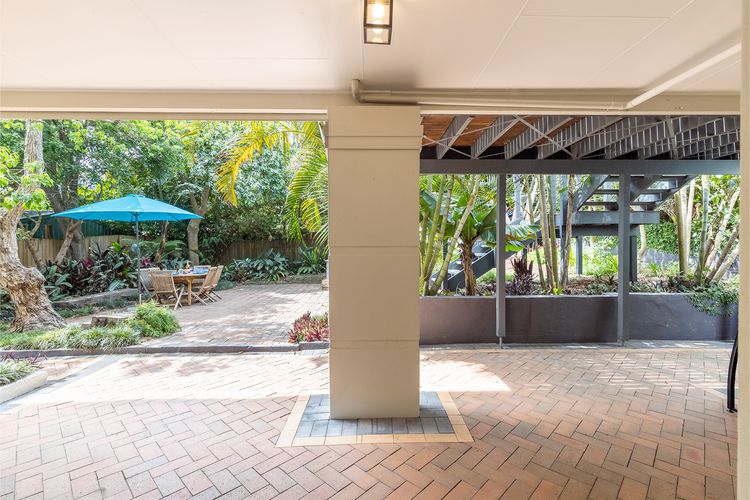 Maestral II – Beachside Villa with Private Garden