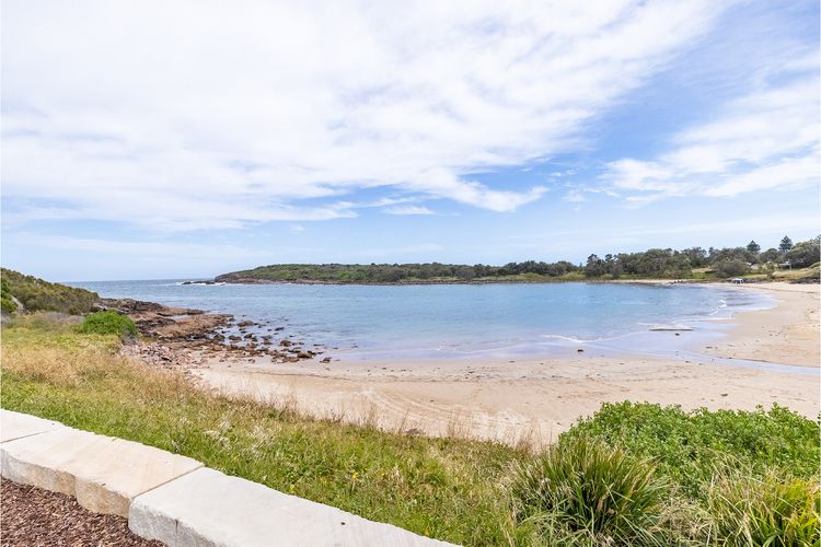 Maestral II – Beachside Villa with Private Garden