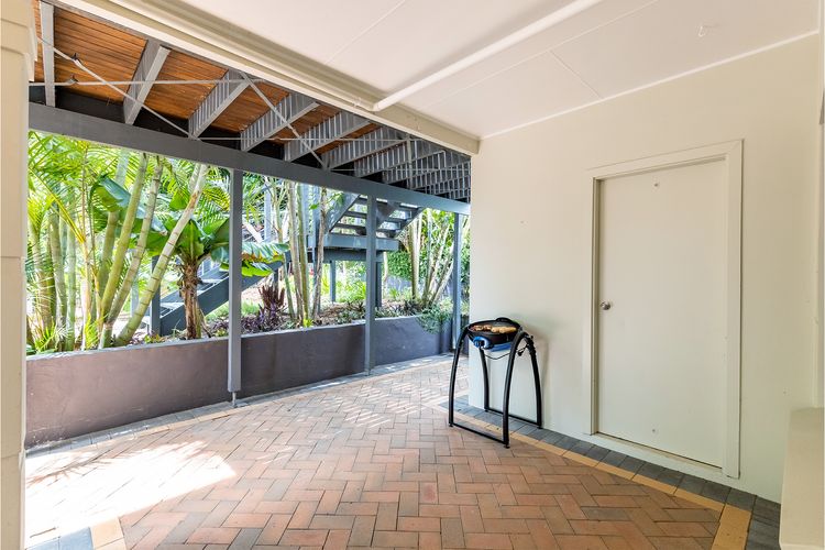 Maestral II – Beachside Villa with Private Garden