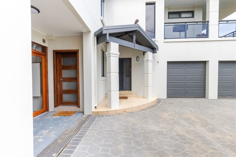 Maestral II – Beachside Villa with Private Garden