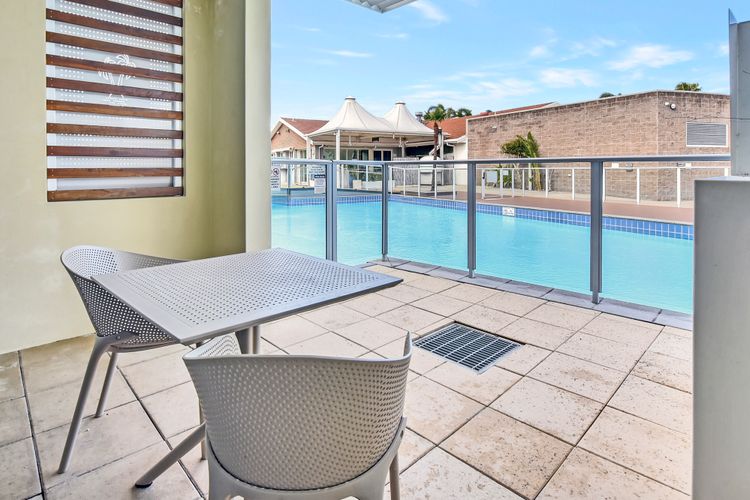 Pacific Blue Unit 175 Dual Swim Up