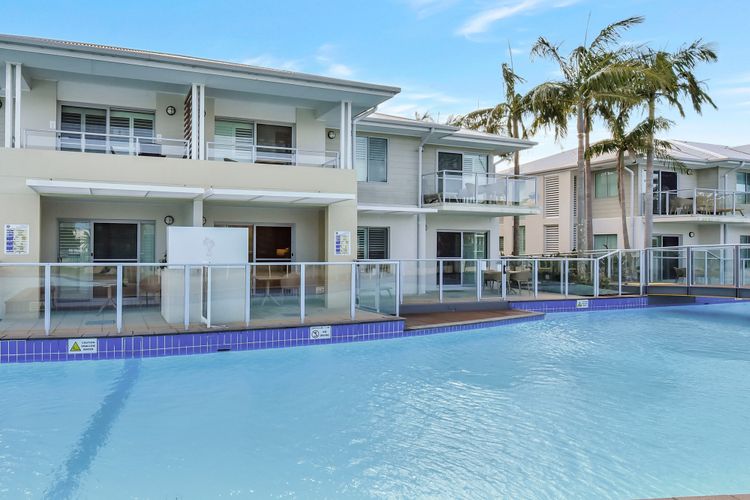 Pacific Blue Unit 175 Dual Swim Up