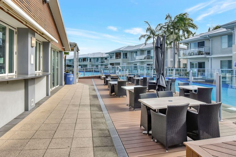 Pacific Blue Unit 175 Dual Swim Up A