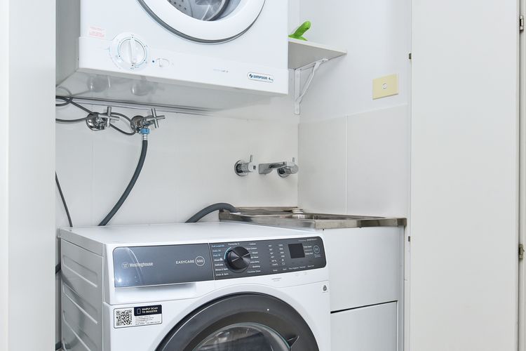 J’s Resort Pacific Blue Swim Up-Unit A