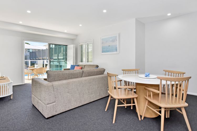 J’s Resort Pacific Blue Swim Up-Unit A