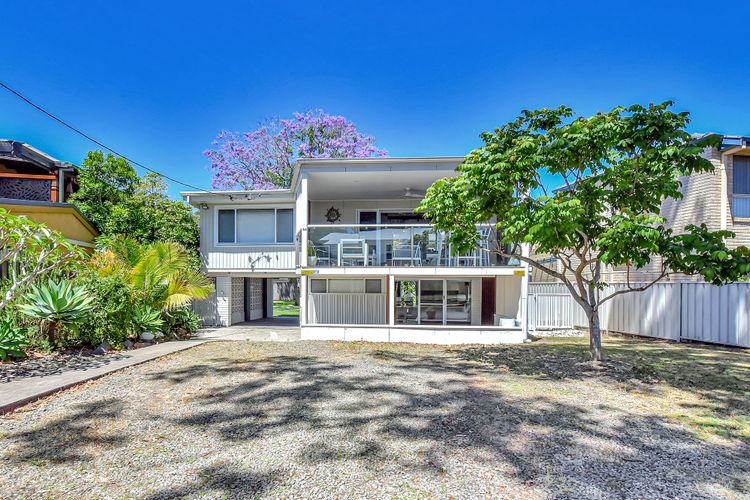 The Jacaranda – Pet Friendly, Air-Con, Wifi, Boat Parking, Large backyard