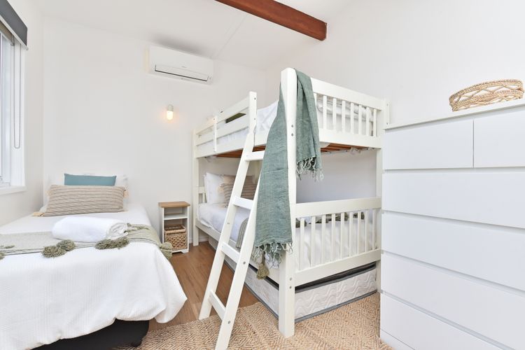 The Jacaranda – Pet Friendly, Air-Con, Wifi, Boat Parking, Large backyard