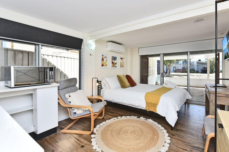 The Jacaranda – Pet Friendly, Air-Con, Wifi, Boat Parking, Large backyard