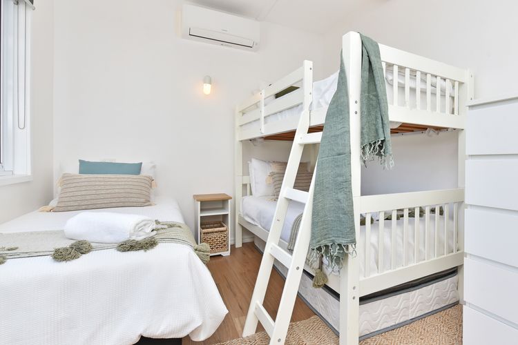 The Jacaranda – Pet Friendly, Air-Con, Wifi, Boat Parking, Large backyard