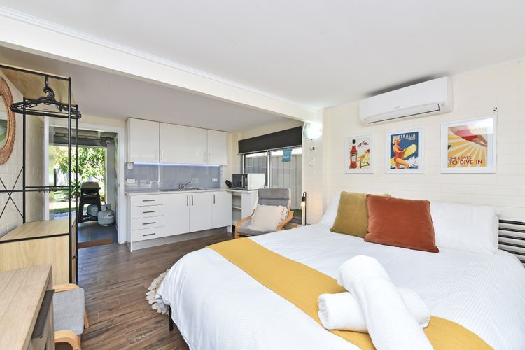 The Jacaranda – Pet Friendly, Air-Con, Wifi, Boat Parking, Large backyard