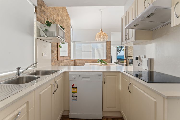 Shoal Bay Beachfront Escape