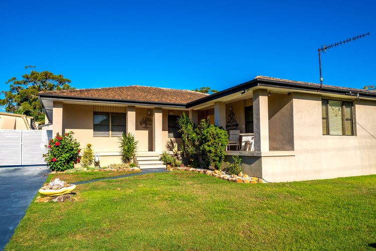 Family Joy On Shoal Shores