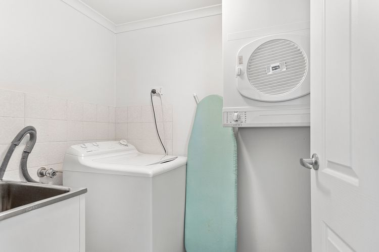 Shoal Bay Sunrise 2 BDR Waterfront Apartment