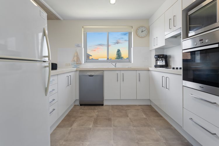 Shoal Bay Sunrise 2 BDR Waterfront Apartment