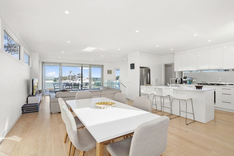 Kitchen/ Dining Room