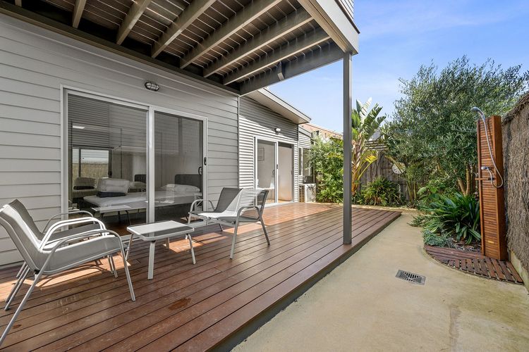 Anderson Central Townhouse | Walk to Shops & Beach