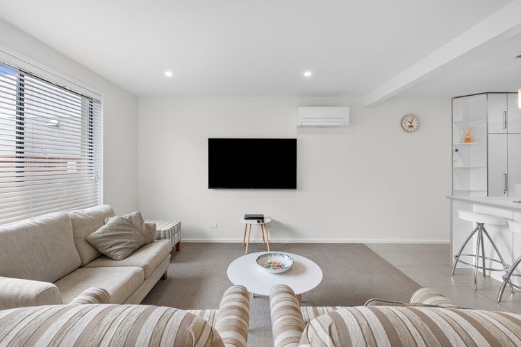 Cosy Esplanade Unit 8 | Steps to Beach & Cafes