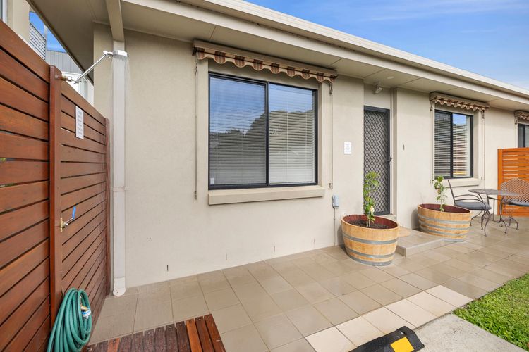 Cosy Esplanade Unit 8 | Steps to Beach & Cafes